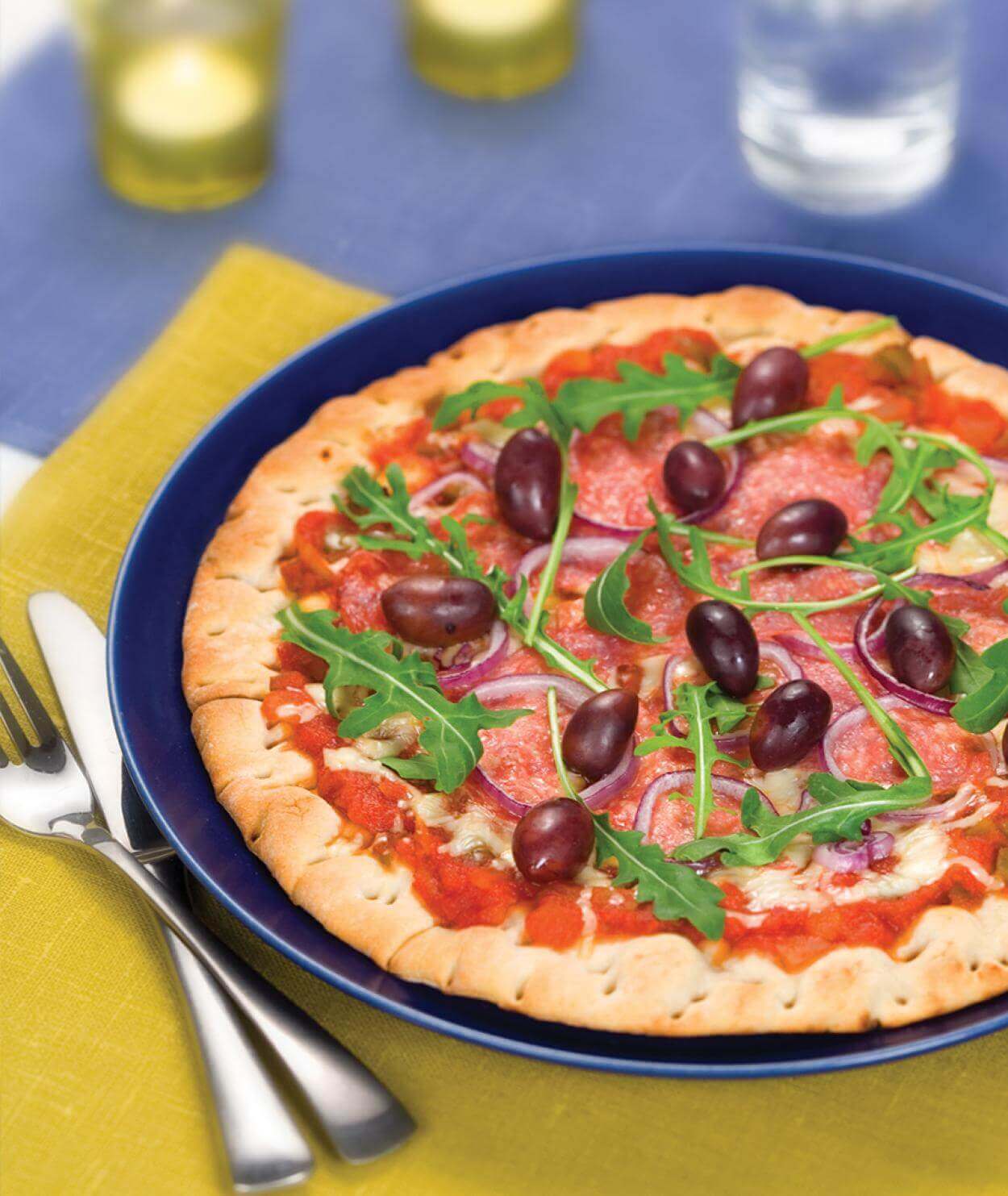 Pizza med salami og oliven | Polarbröd